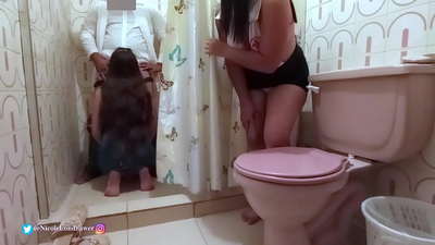 Aimsíonn altra othar fucking dochtúir i seomra folctha an ospidéil / CUID 1 / NicoleLondrawer / Chiquicandy